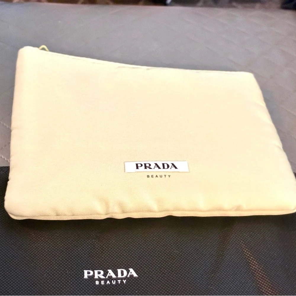 Classic!PRADA soft English green thick textured pouch with lining